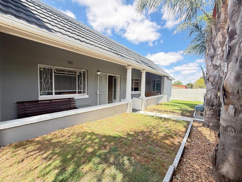 4 Bedroom Property for Sale in Amandelrug Western Cape